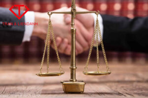 buôn tiền giả bị tội gì